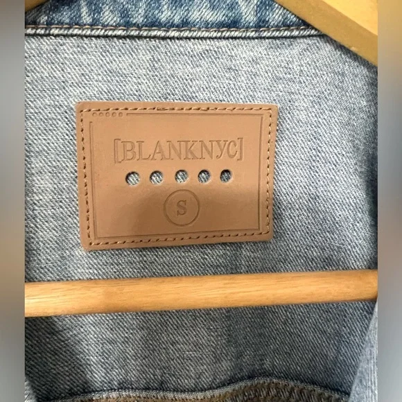 Blank NYC Distressed Denim Jacket Cropped Raw Hem Size S Light Wash Jean Jacket - Picture 5 of 11